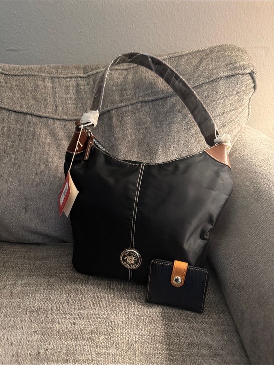 Dooney & Bourke Handbags - Dooney & Bourke Feedbag